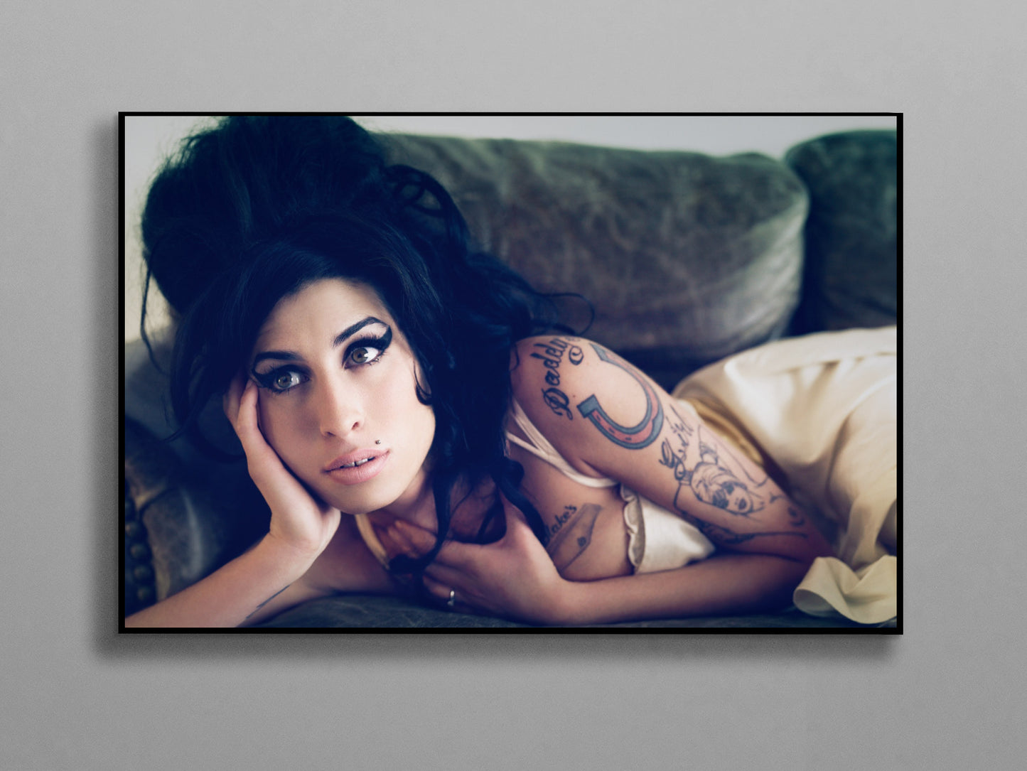 Amy Winehouse Wall Poster XL (61*91 cm) – Bohemian & Iconic Music Decor – High-Quality Art Print – Perfect Gift for Fans & Art Lovers