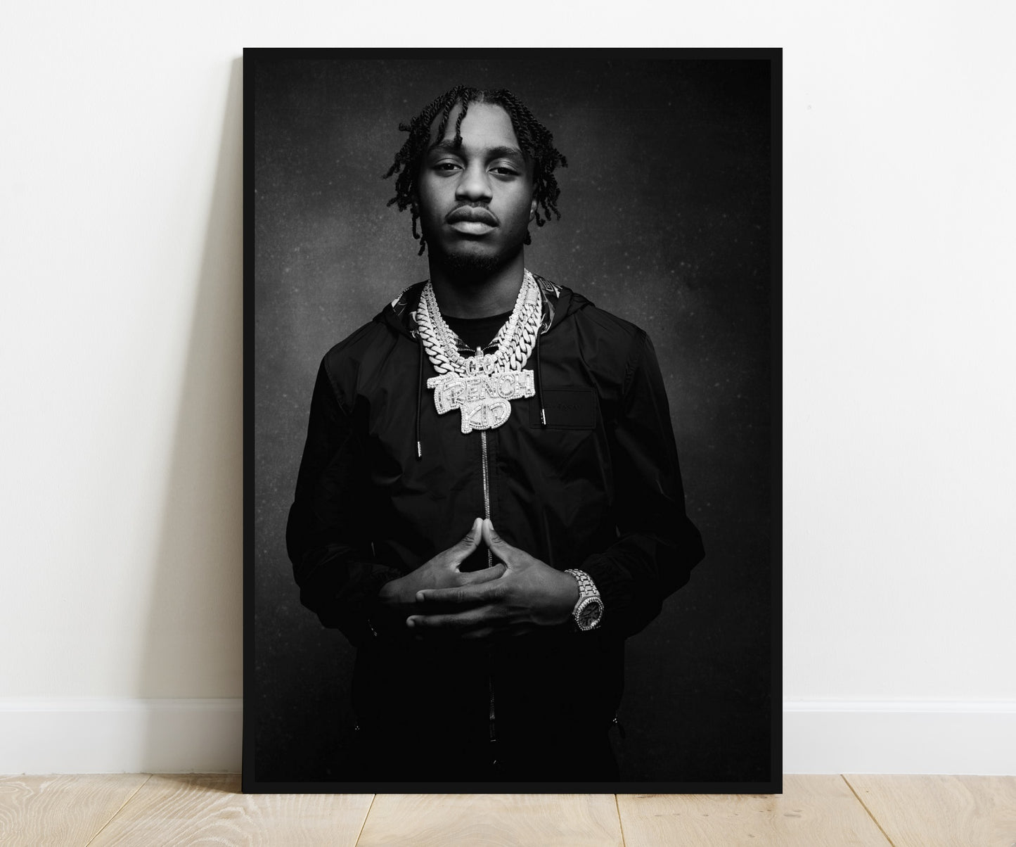 Lil Tjay Wall Poster L (61*81 cm) – Hip-Hop & Streetwear Decor – High-Quality Artist Art Print – Perfect Gift for Fans & Music Collectors