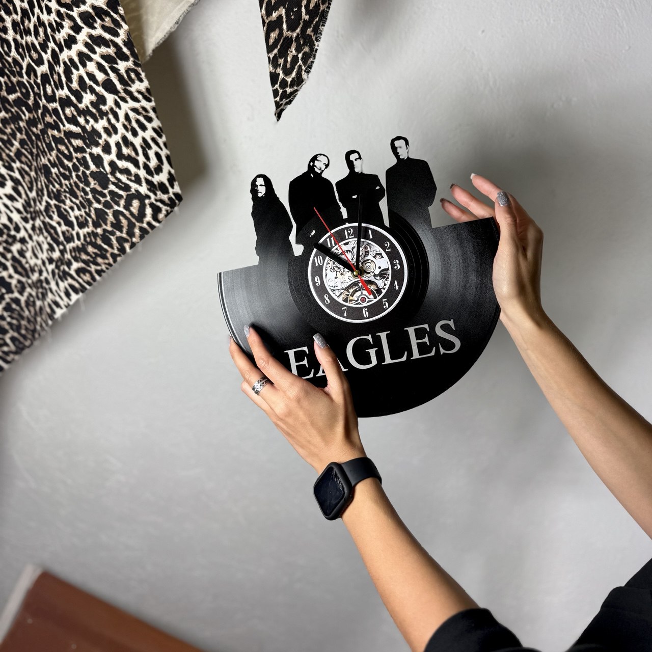 Eaglas Vinyl Record Wall Clock – Unique Music-Inspired Decor – Handcrafted 12" Vinyl Clock – Perfect Gift for Music Lovers