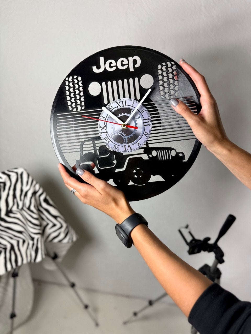 Jeep Vinyl Record Wall Clock – Rustic Car & Adventure Decor – Handcrafted 12" Vinyl Clock – Perfect Gift for Jeep Fans & Adventurers
