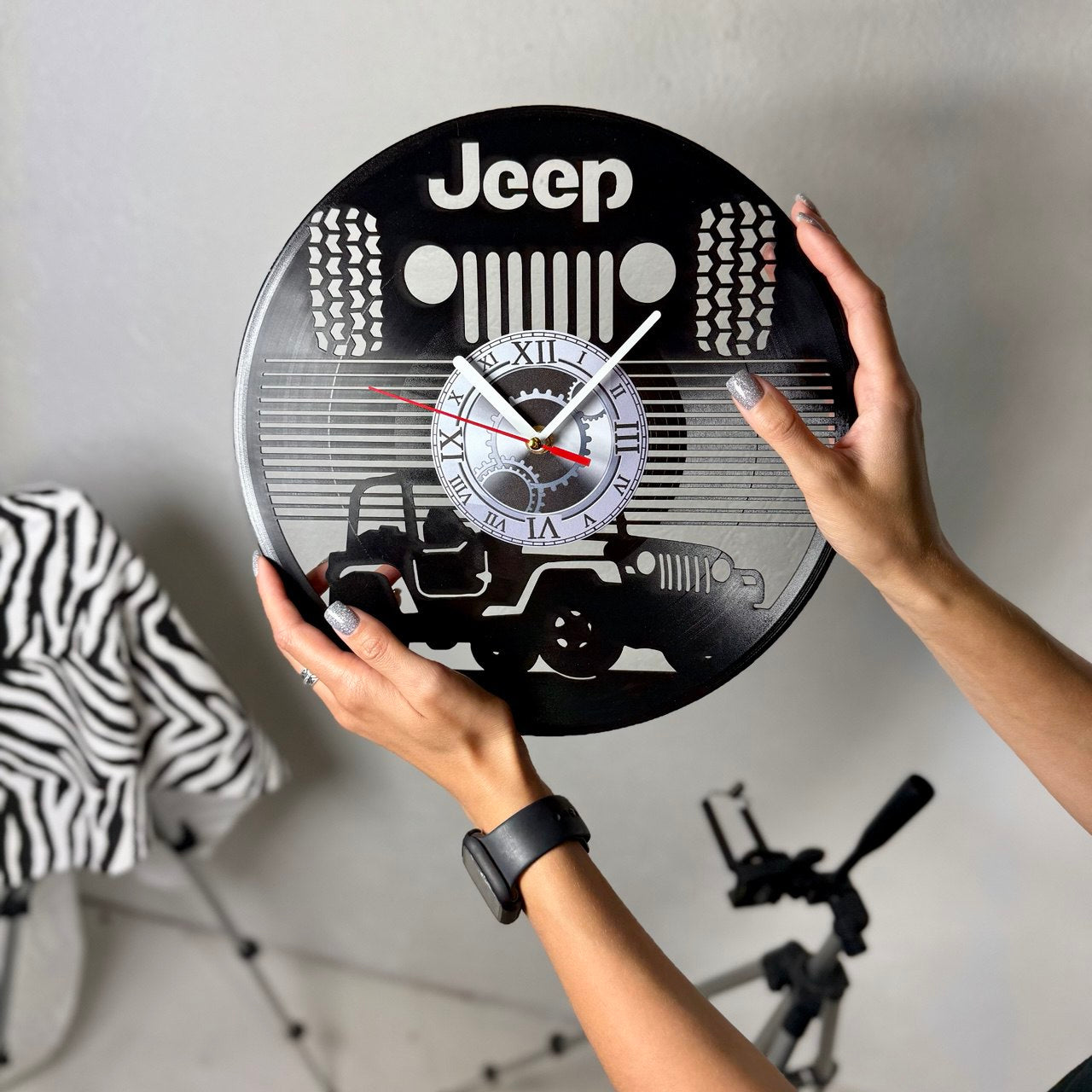 Jeep Vinyl Record Wall Clock – Rustic Car & Adventure Decor – Handcrafted 12" Vinyl Clock – Perfect Gift for Jeep Fans & Adventurers