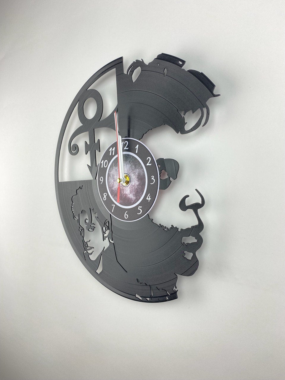 Iconic Musician Vinyl Record Clock – 12" Retro Style Wall Muddy Decor – Handcrafted Music Art – Unique Gift for Music Enthusiasts & Collectors