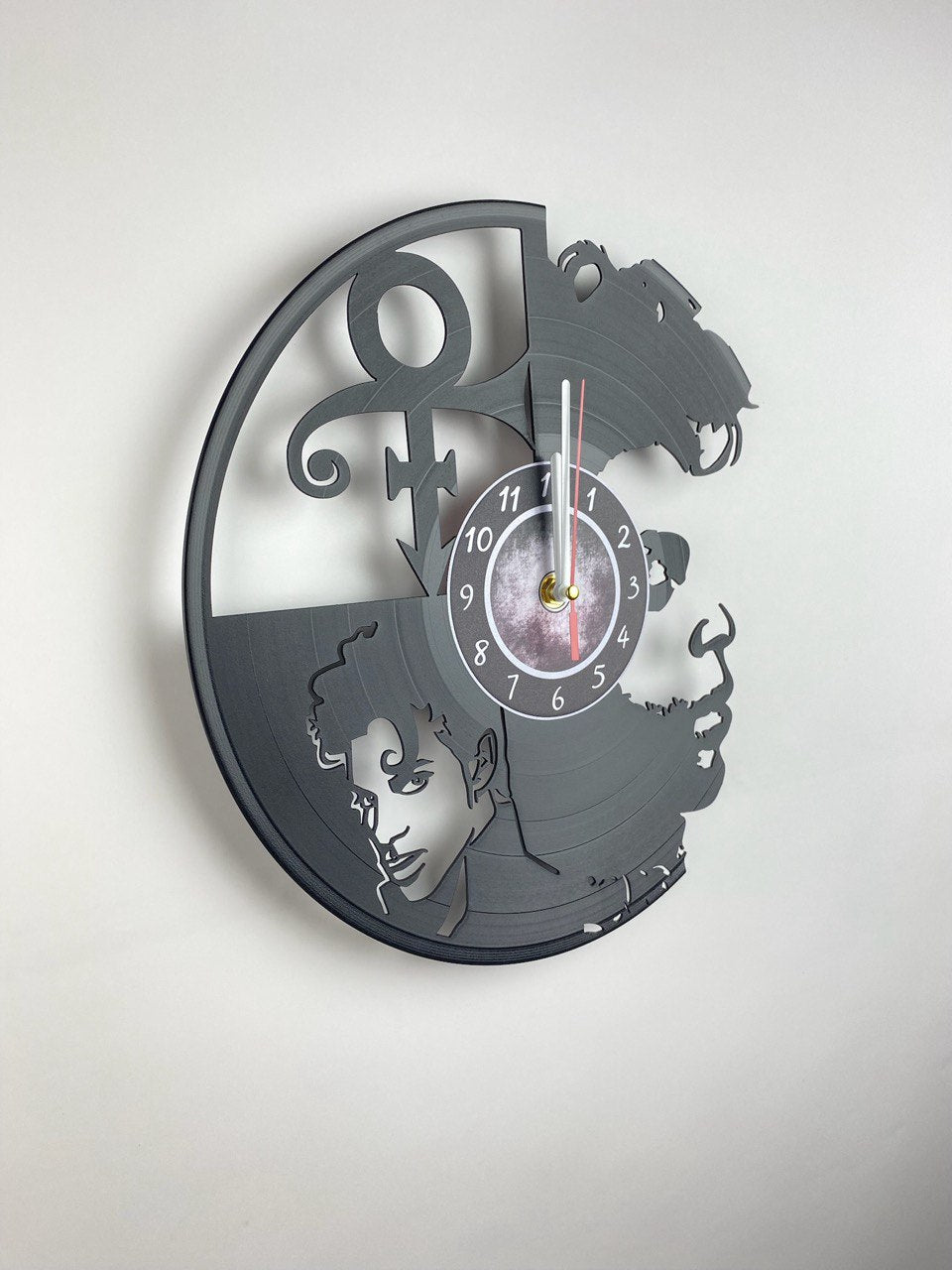 Iconic Musician Vinyl Record Clock – 12" Retro Style Wall Muddy Decor – Handcrafted Music Art – Unique Gift for Music Enthusiasts & Collectors