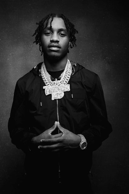 Lil Tjay Wall Poster L (61*81 cm) – Hip-Hop & Streetwear Decor – High-Quality Artist Art Print – Perfect Gift for Fans & Music Collectors