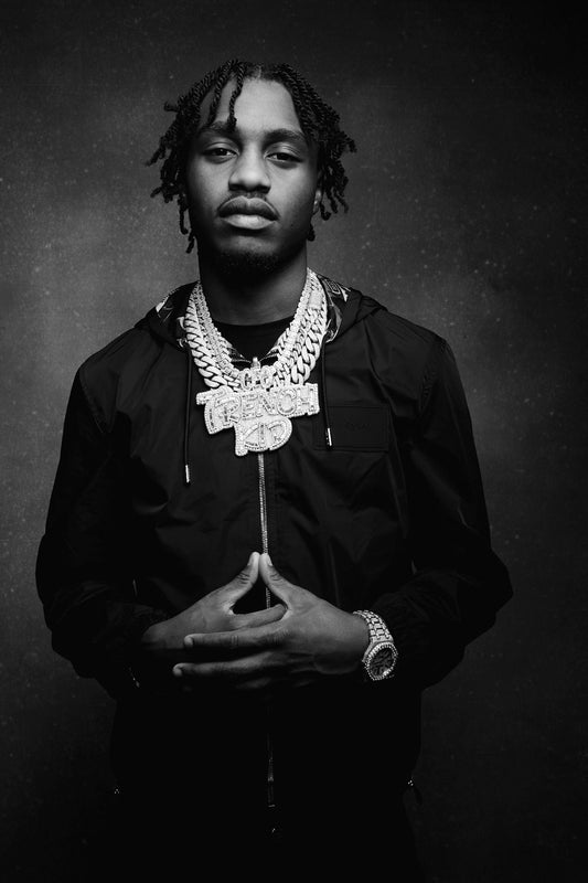 Lil Tjay Wall Poster L (61*81 cm) – Hip-Hop & Streetwear Decor – High-Quality Artist Art Print – Perfect Gift for Fans & Music Collectors